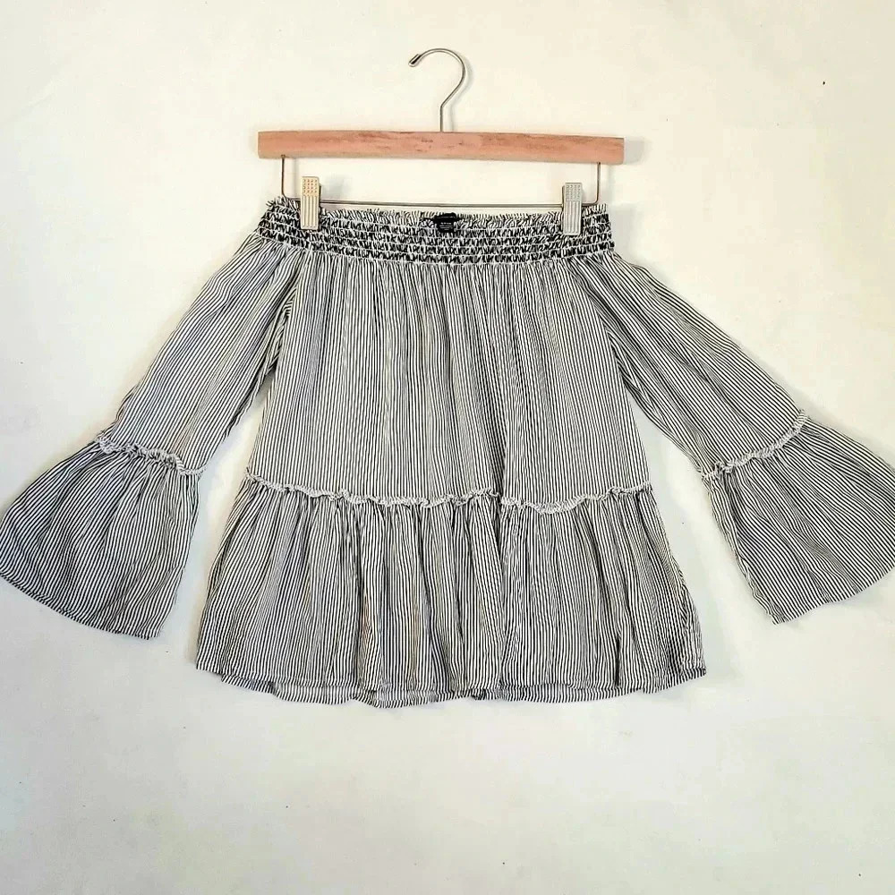 American eagle outfitters Sz Small Smocked off the shoulder Top Micro Stripe